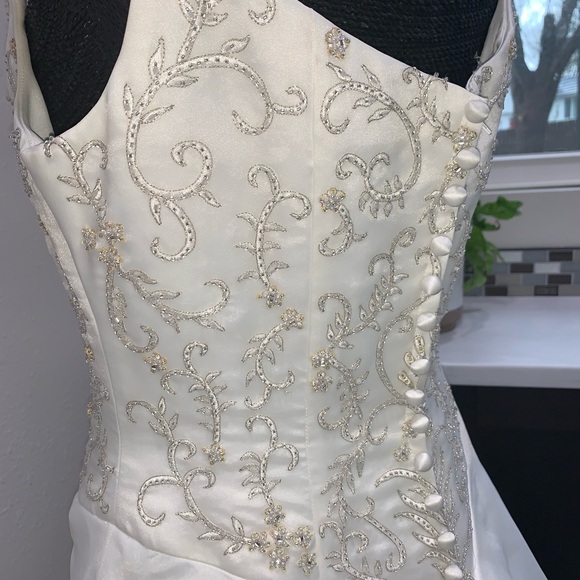 🚫SOLD🚫Ivory sz 12 stunning wedding gown - Picture 5 of 16